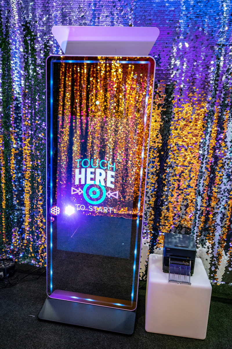 Load image into Gallery viewer, Mirror 4 Flawless Photo Booth