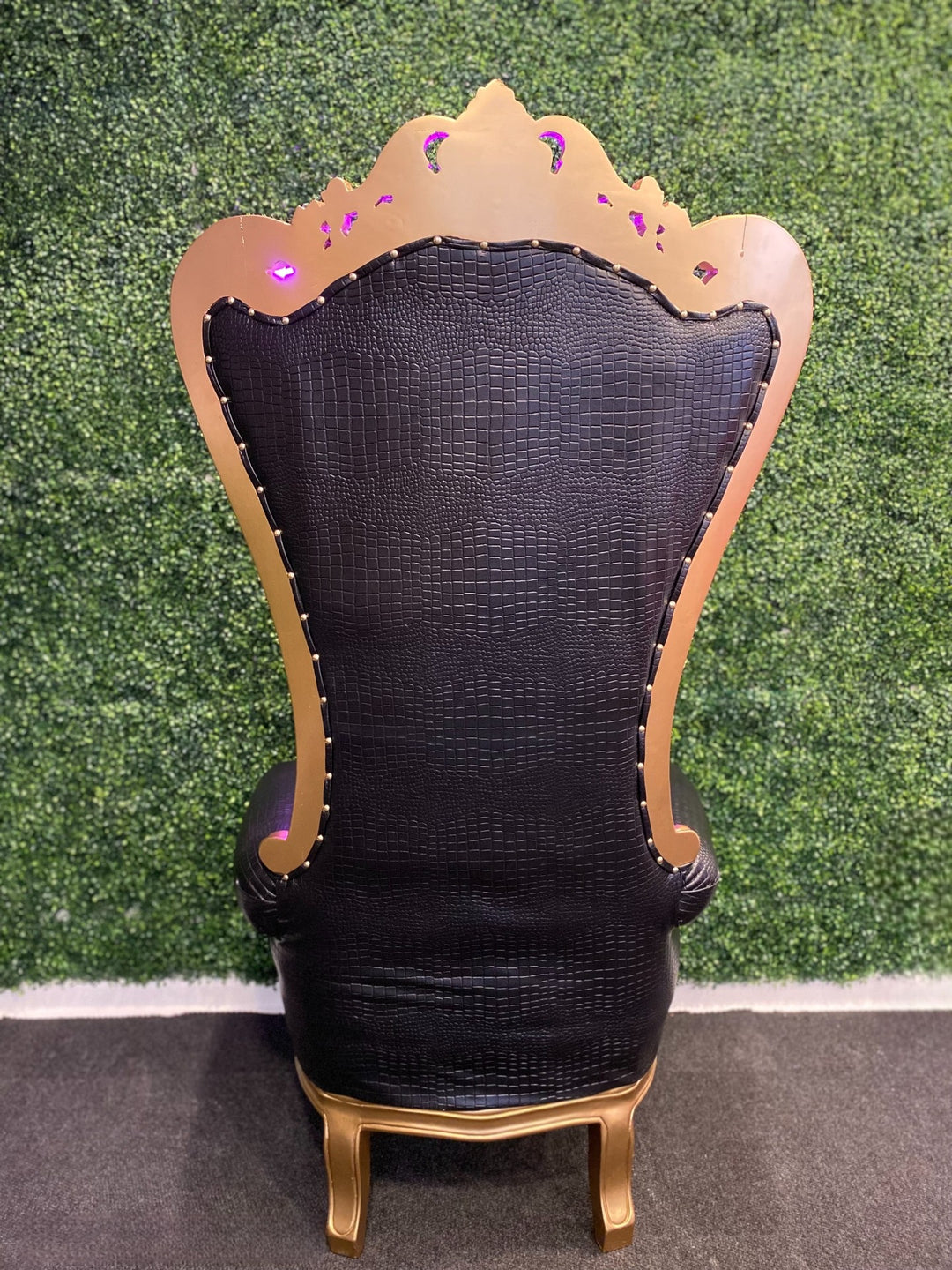 Queen Throne Chair Gold/Black