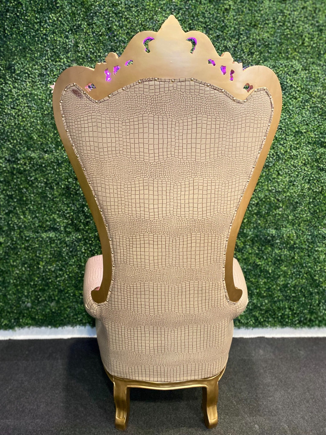 Queen Throne Chair Beige/Gold