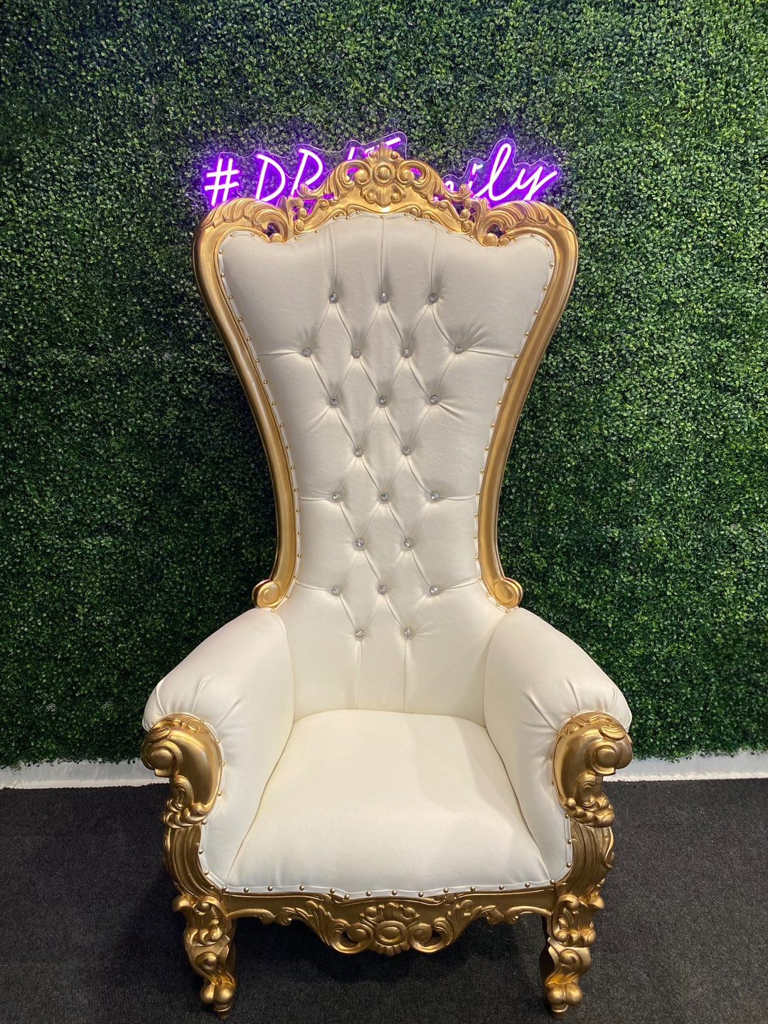 Queen Throne Chair White/Gold