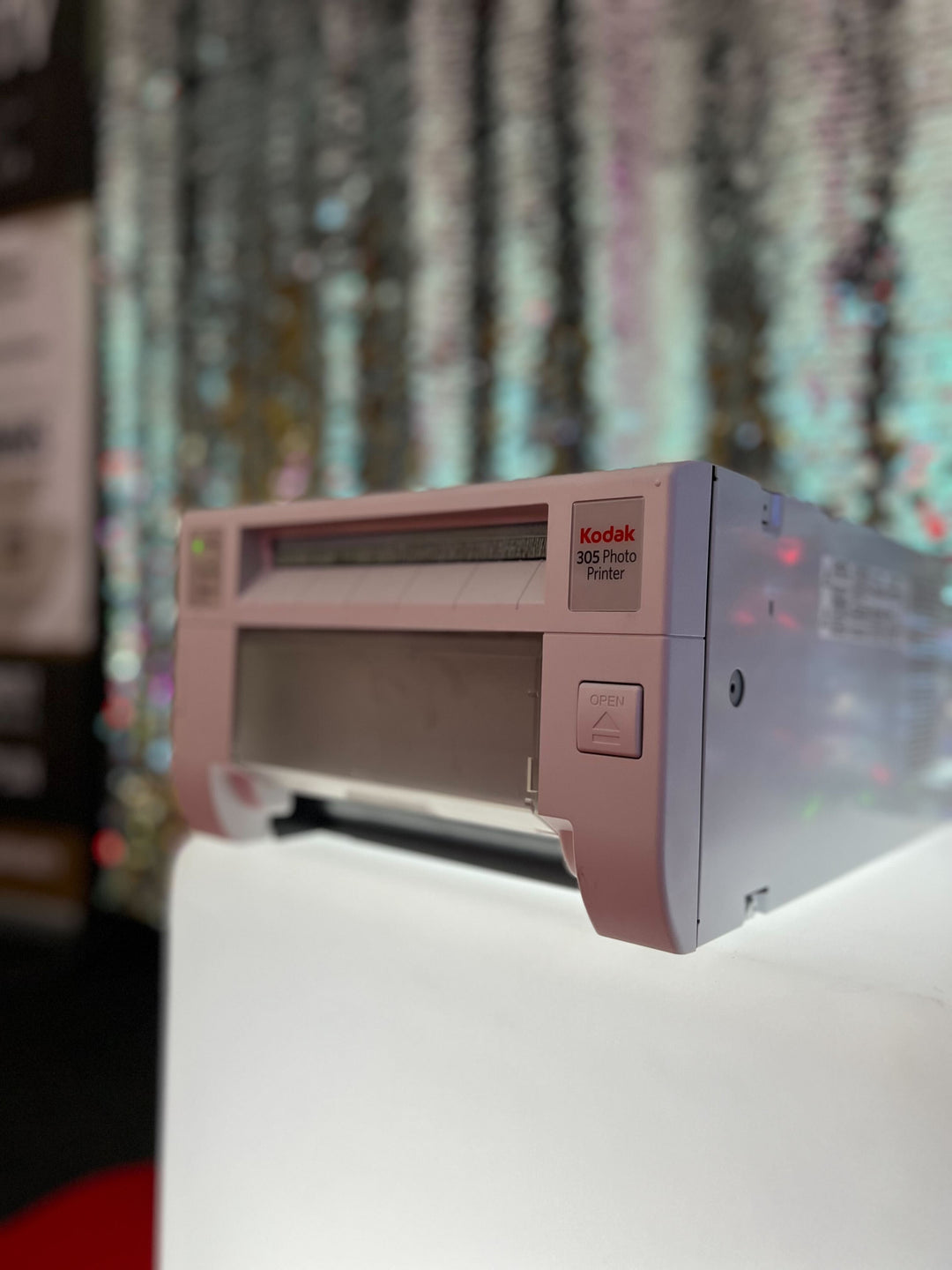 AZUR Distributeur KODAK MAROC - L'imprimante photo KODAK 305 est une  solution d'impression compacte et légère pour votre entreprise. Cette  imprimante abordable offre des impressions de qualité KODAK exceptionnelles  en deux tailles
